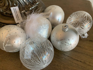 Baubles White - Set of 6