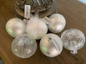 Baubles White - Set of 6